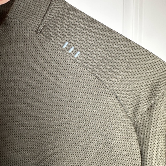 lululemon athletica Men's Dark Green Half-Zip Jacket with sheer detail - Picture 7 of 10